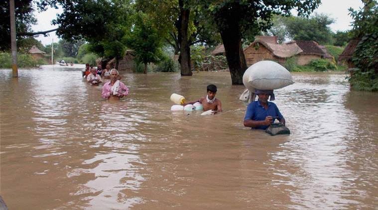 बिहारमधील २० जिल्ह्यांना पुराचा मोठा फटका बसला आहे. पूराच्या तडाख्यात आतापर्यंत ५००हून जणांचा मृत्यू झाल्याचे कळते.