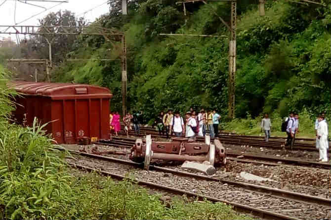 युद्धपातळीवर दुरुस्तीचे काम सुरु 