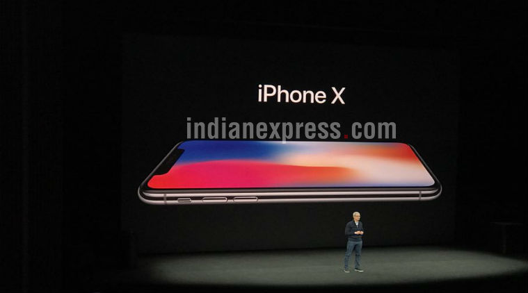 आयफोन x चे वैशिष्ट्य म्हणजे अॅपलने आपल्या आतापर्यंतच्या आयफोन जनरेशनपेक्षा वेगळे फिचर्स, नवीन डिस्प्ले टेक्नॉलॉजी, फेस आयडी फिचर आणि बरेच काही बदल केले आहेत. 