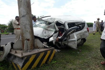 two avocados, killed, car accident, kolhapur, pune bannglure highway,marathi news