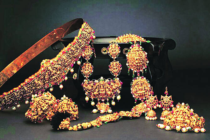 рдЯреНрд░реЗрдгреНрдб рдкреНрд░реЗрд╢рд┐рдЕрд╕ рдореЗрдЯрд▓ рдЖрдгрд┐ рд╕реНрдЯреЛрдирдЪрд╛