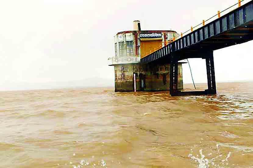 Water resumed form Jayakwadi dam , Godavari river, Nashik , Rain, Loksatta, loksatta news, Marathi, Marathi news