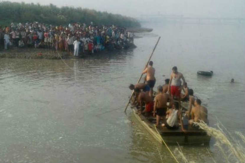 yamuna boat capsized