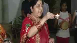 Karva Chauth 2017, External Affairs Minister Sushma Swaraj,