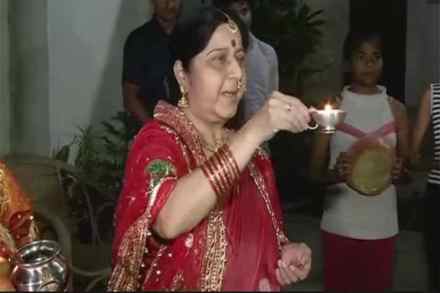 Karva Chauth 2017, External Affairs Minister Sushma Swaraj,