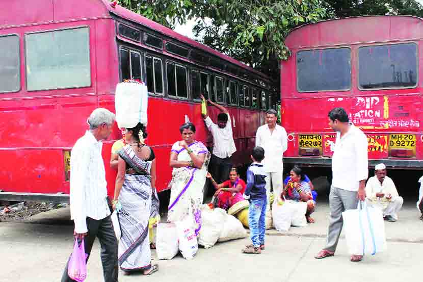 उभ्या असलेल्या बसला भरधाव ट्रकची मागून धडक लागल्याने अपघात 