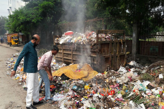 corporator, burnt garbage, road, aurangabad, marathi news, marathi, Marathi news paper