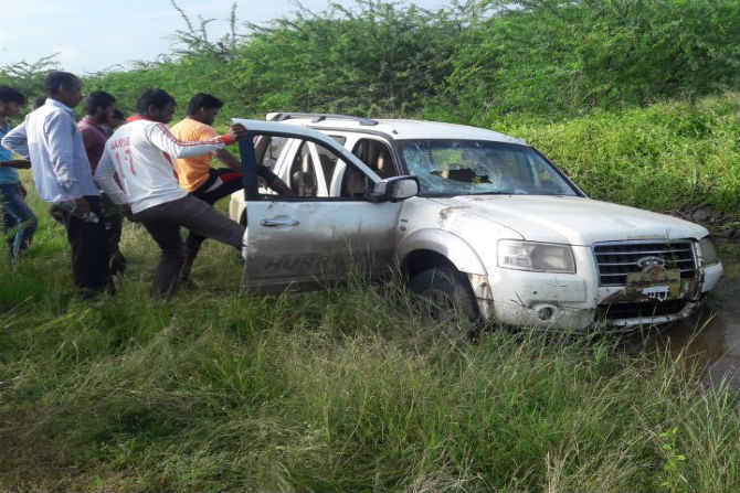 shiv sena city chief, car accident,baramati, student girl dead,marathi news