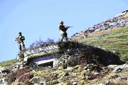 चीनची घुसखोरी रोखण्यासाठी भारताने अरुणाचल सीमेवर वाढवल्या सैन्य तुकडया