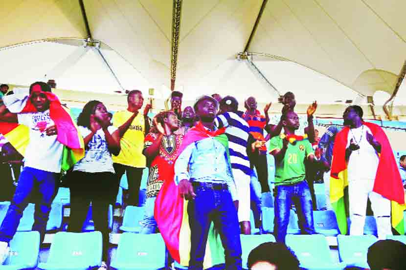 घानाच्या विद्यार्थ्यांची फुटबॉलमुळे एकजूट
