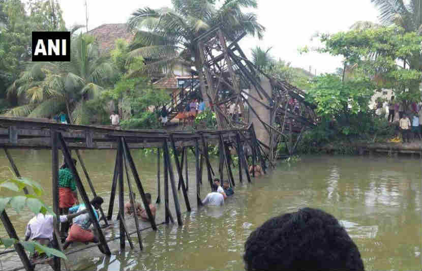 Kerala, old iron bridge, collapse, Chavara, Kollam, Kerala Minerals and Metals limited, one dead, several injured