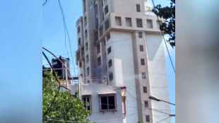 Loksatta, Loksatta news, loksatta newspaper, marathi news, marathi, Marathi news paper, Marathi news online, Marathi, Samachar, Marathi latest news, maharashtra news, mumbai, mumbai news in marathi, Mumbai, fire, broke out, 13th floor, La mer Building, Bandra west, Fire tenders, no casualties