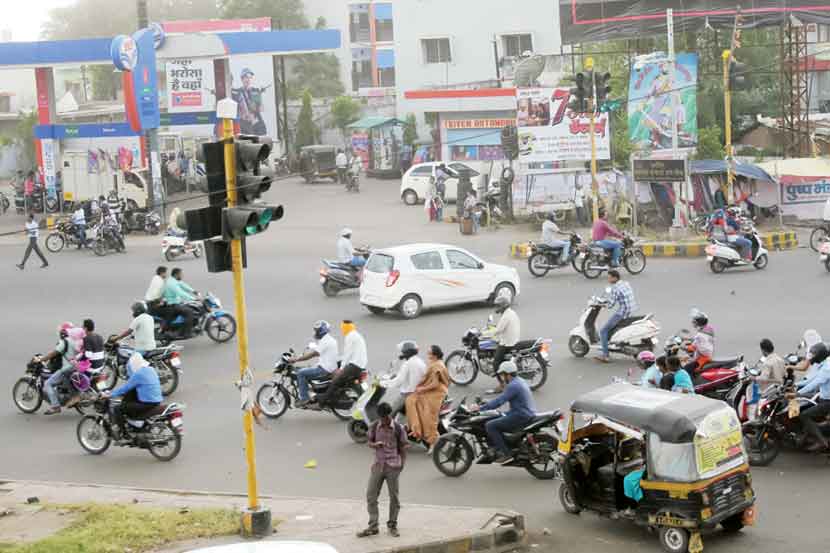 मानेवाडा चौकातील अनियंत्रित वाहतूक.