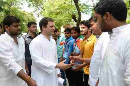 राहुल गांधी गुरुवारी अमेठीत पोहोचले असून ते तीन दिवस मतदार संघाचा दौरा करणार आहेत. 