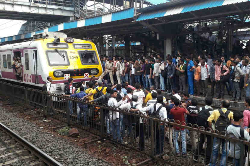 trains are running late , Rail Roko on western railway , mumbai local train , Loksatta, Loksatta news, Marathi, marathi news