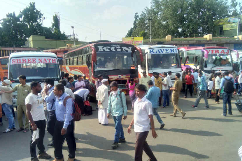 ST strike in Maharashtra , PUNE, Mumbai, private buses , ST depot in Maharashtra, Loksatta, Loksatta news, Marathi, Marathi news