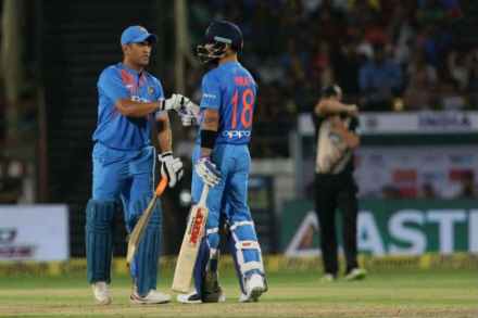 कर्णधार विराट कोहलीचे धडाकेबाज शतक (१०४ धावा) आणि महेंद्रसिंह धोनीच्या (५५ धावा) अर्धशतकी खेळीमुळे टीम इंडियाने ऑस्ट्रेलियाचा ४ चेंडू व ६ विकेट राखून विजय मिळवला. 