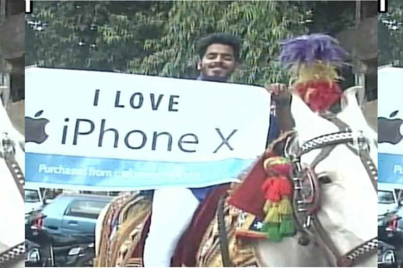 Man goes to buy iphone x , Man goes to buy iphone x with riding horese , Thane, band baja barat , viral news , Loksatta, Loksatta news, Marathi, Marathi news