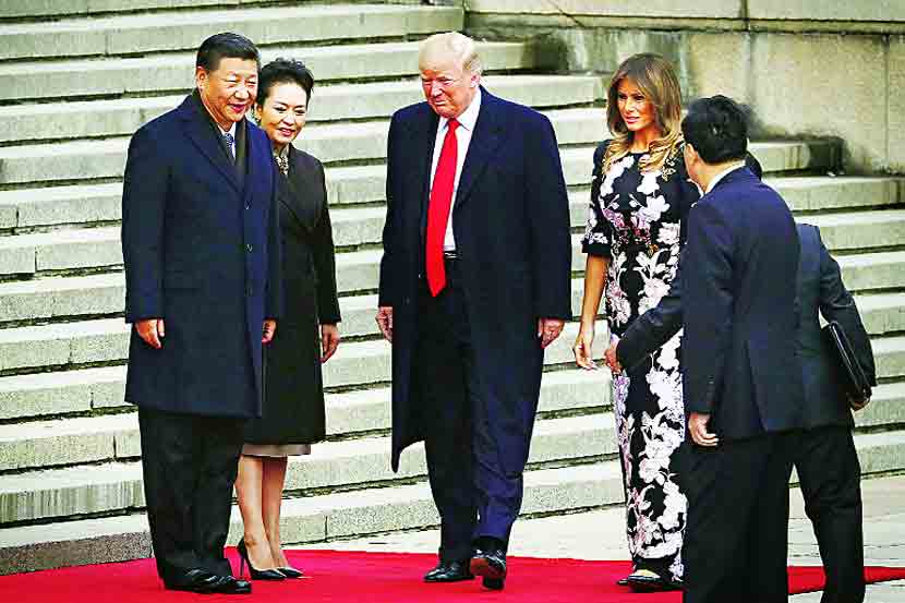 अमेरिकी राष्ट्राध्यक्ष डोनाल्ड ट्रम्प आशिया दौऱ्यावर आले आहेत. गुरुवारी त्यांचे चीनमध्ये पत्नी मेलानिया ट्रम्प यांच्यासह आगमन झाले. या वेळी चीनचे अध्यक्ष क्षी जिंगपिंग आणि त्यांची पत्नी पेंग लिऊआन यांनी ट्रम्प यांचे बीजिंगमध्ये स्वागत केले. 