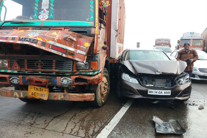 mumbai pune expressway accident, accident, mumbai pune expressway,marathi news