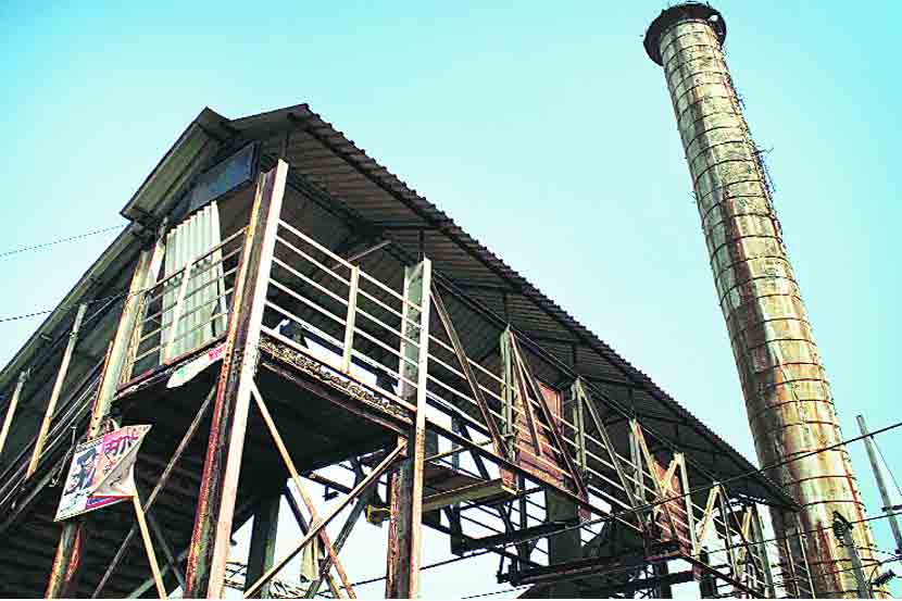 आंबिवली रेल्वे स्थानकाला ‘चिमणी’चा धोका