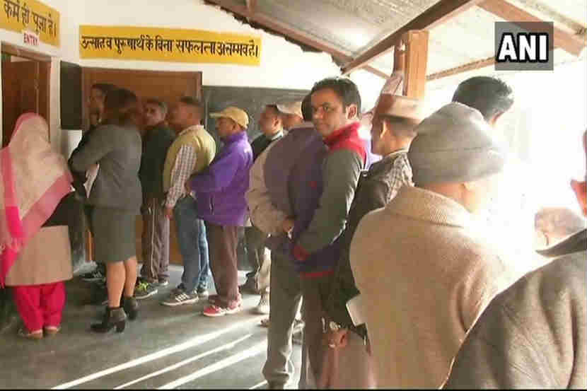 हिमाचल प्रदेशात मतदानाला सुरुवात (छायाचित्र सौजन्य- एएनआय)