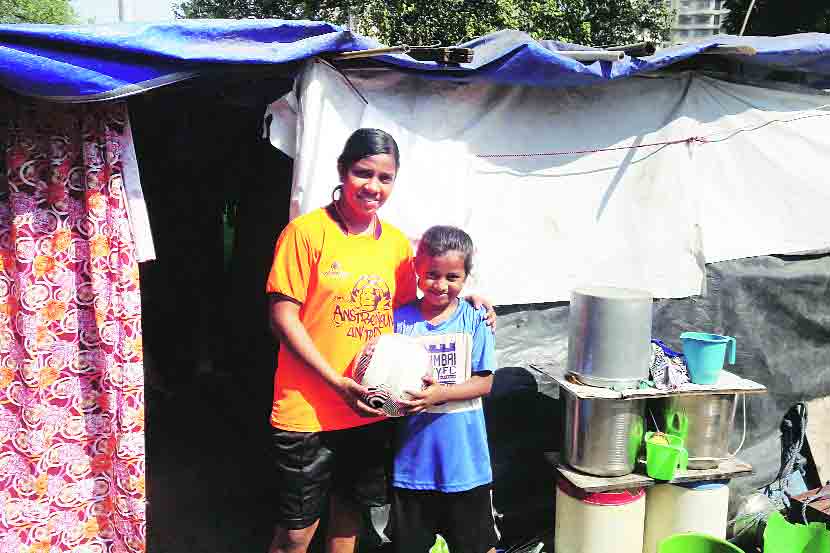 ‘गोलपोस्ट’पेक्षाही छोटय़ा झोपडीतील मेरीच्या कर्तृत्वाची ‘किक’
