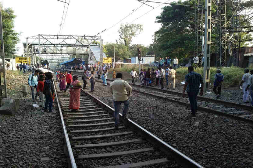 पिंपरीत रेल्वेच्या धडकेत आईसह दोन मुलांचा मृत्यू