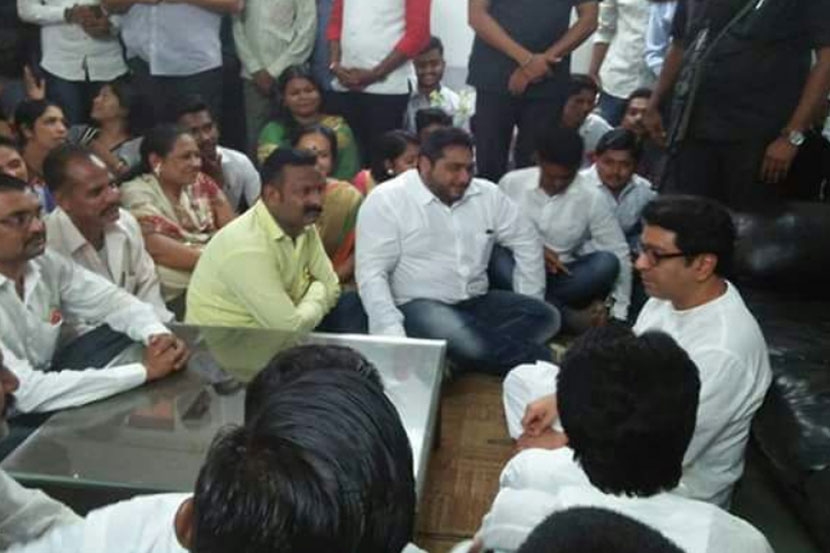 MNS Chief Raj Thackeray , Nashik , mns against hawkers , फेरीवाल्यांविरोधात आंदोलन, Loksatta, Loksatta news, Marathi , Marathi news