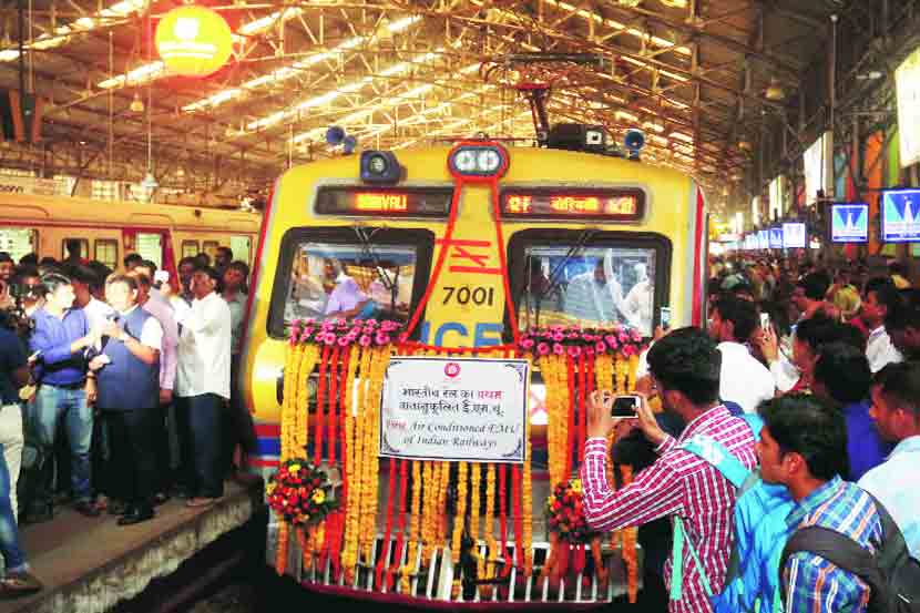 एका वातानुकूलित लोकलसाठी सध्याच्या बारा लोकल फेऱ्यांचा ‘बळी’