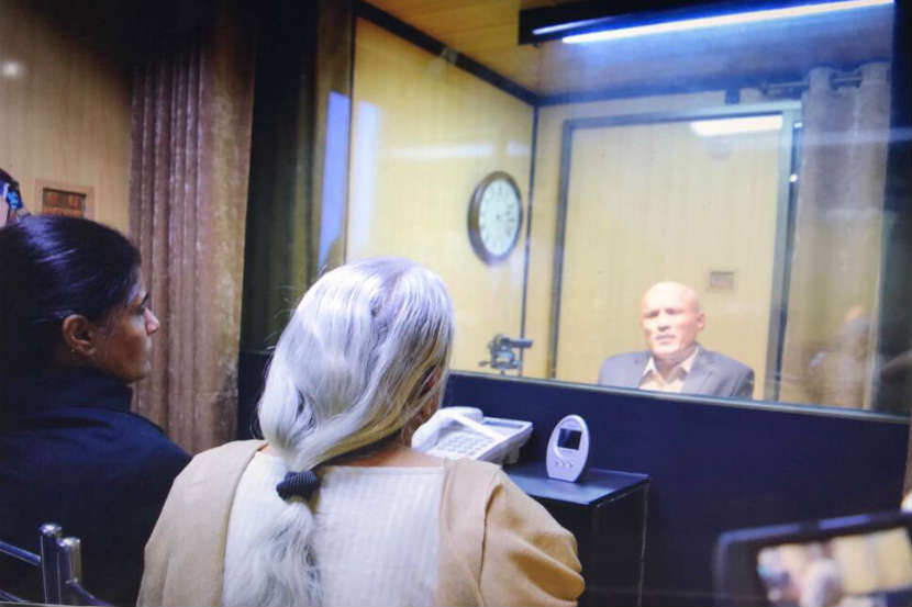 Loksatta, Loksatta news, loksatta newspaper, marathi news, marathi, Marathi news paper, Marathi news online, Marathi, Samachar, Marathi latest news, international news, international news in marathi, Kulbhushan Jadhav, family, meeting, Jadhav, mother, wife, allowed, speak, marathi, India, Pakistan, mea, raveesh kumar