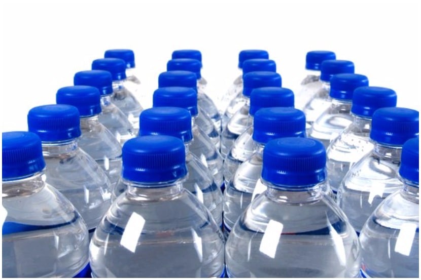 ‘रेस्तराँ, हॉटेल्सना बाटलीबंद पाणी विकण्यासाठी एमआरपीचे बंधन नाही’