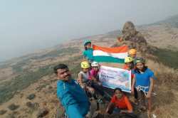 खडतर तैलबैला सर करत नऊ मुलींनी तीन हजार फुटांवर फडकवला तिरंगा