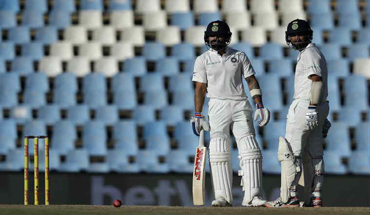 दक्षिण आफ्रिकेविरुद्ध कसोटी सामन्यादरम्यान भारतीय संघाचा कर्णधार विराट कोहली