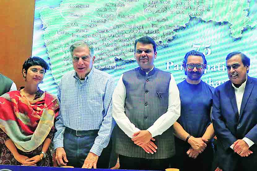 मुख्यमंत्री देवेंद्र फडणवीस पानी फाऊंडेशनचे आमिर खान, किरण राव टाटा उद्योग समूहाचे रतन टाटा रिलायन्स इंडस्ट्रिजचे मुकेश अंबानी