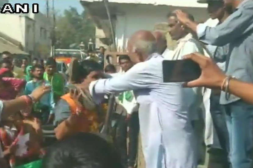 धामनोदमध्ये सध्या नगर पंचायत निवडणुकीचे वारे वाहत असून उमेदवारांचा प्रचारही जोमात सुरु आहे.