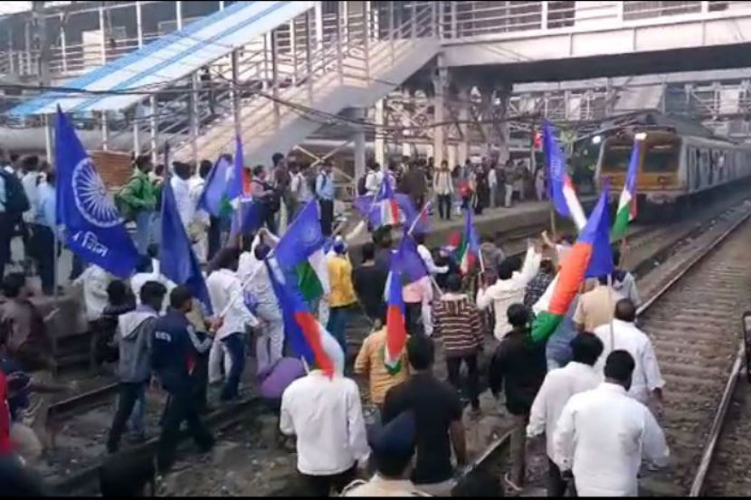 Live updates Bhima Koregaon violence , bhima koregaon violence live, Bhima Koregaon Violence Spreads to Maximum City, Dalit leader Prakash Ambedkar,Maharashtra bandh to protest Koregaon-Bhima riots Riots over Dalits, Maharashtra violence over Bhima Koregaon clashes LIVE, bhima koregaon violence news in marathi, bhima koregaon violence history, bhima koregaon violence news, bhima koregaon violence Maharashtra bandh,political views on Bhima Koregaon violence