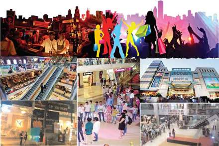 मुंबई, ठाणे, पुणे, नाशिक, नागपूर, औरंगाबाद या शहरांमध्ये मॉल व पब संस्कृती वाढू लागली आहे. 
