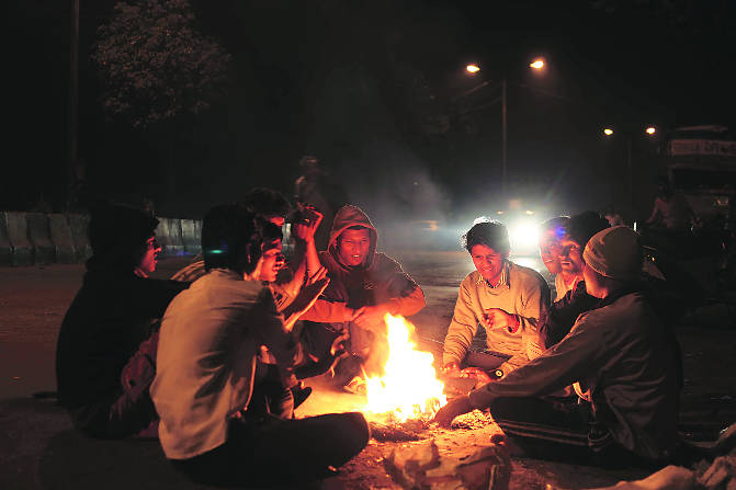 महाराष्ट्र गारठलेला असताना किनारपट्टीसह मुंबई मात्र उकाडय़ाने हैराण झाली आहे. 