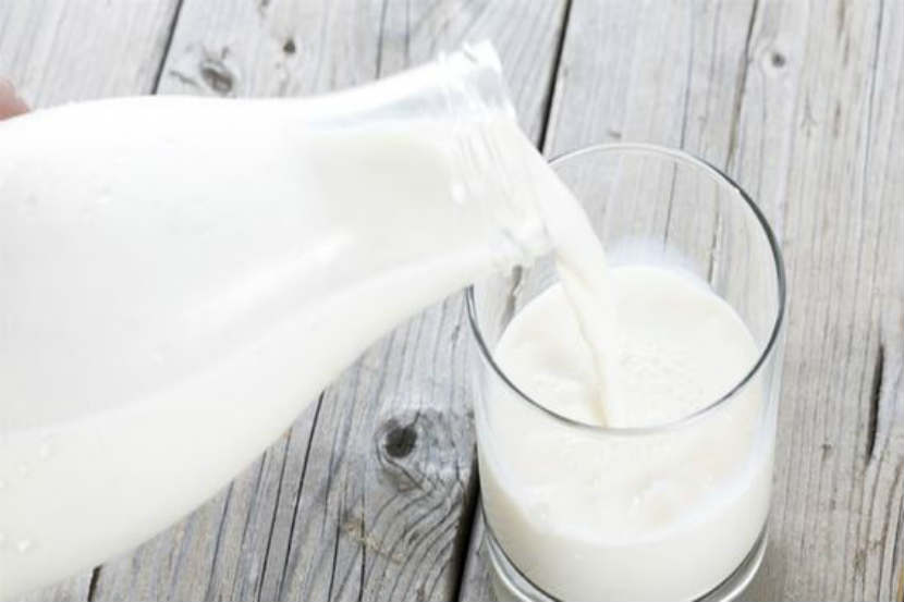 झोपण्यापूर्वी दूध पिण्याचे ‘हे’ आहेत फायदे