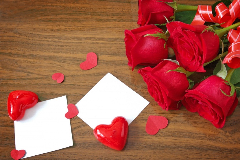 Happy Rose Day: जाणून घ्या प्रेमात गुलाबाच्या फुलाला इतके महत्व का?