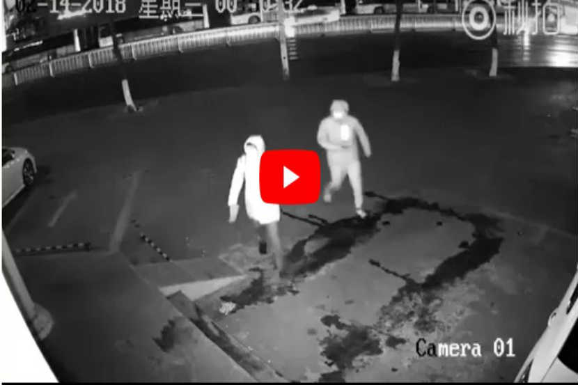 VIRAL VIDEO : फसलेल्या चोरीचा मजेशीर प्रसंग पाहून तुम्हीही पोट धरून हसाल!