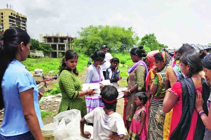 दुर्बल घटकांतील महिलांना ‘सॅनिटरी नॅपकीन’चे वाटप