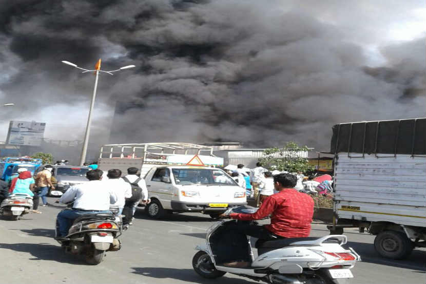 पिंपरी-चिंचवडमध्ये लाकडाच्या गोदामाला भीषण आग; शेजारील आठ दुकाने आगीत भस्मसात