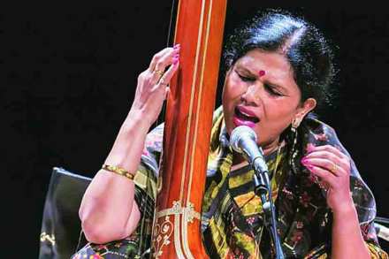 ताणमुक्तीची तान : लहान गोष्टींत आनंद शोधते!