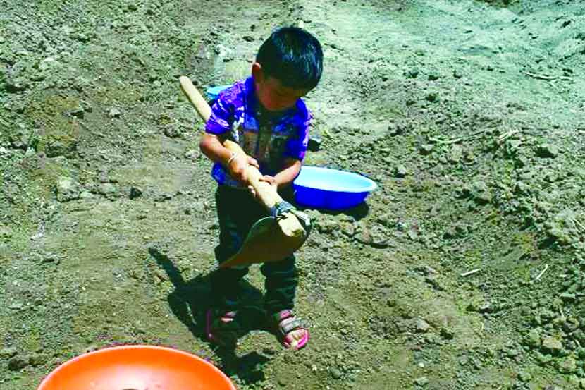 अज्ञानाची धिंड ‘ढांग टीक, टाक टीक..’