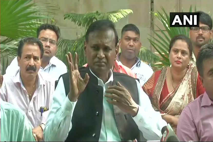 भाजपाचे दिल्लीचे खासदार डॉ. उदीत राज यांनी आयसीआयसीआय बँकेच्या प्रमुख चंदो कोचर यांच्या अटकेची मागणी केली आहे. 