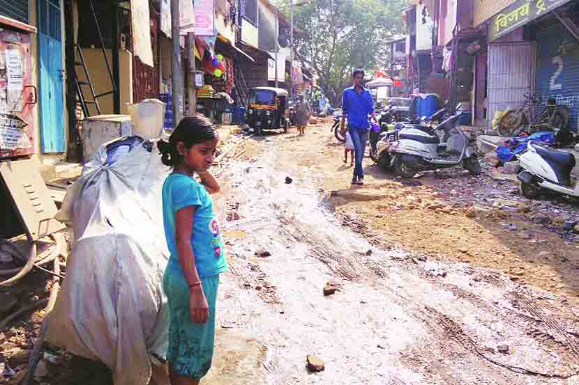 इंदिरानगरमध्ये रस्त्यांची दुरवस्था झाली आहे.