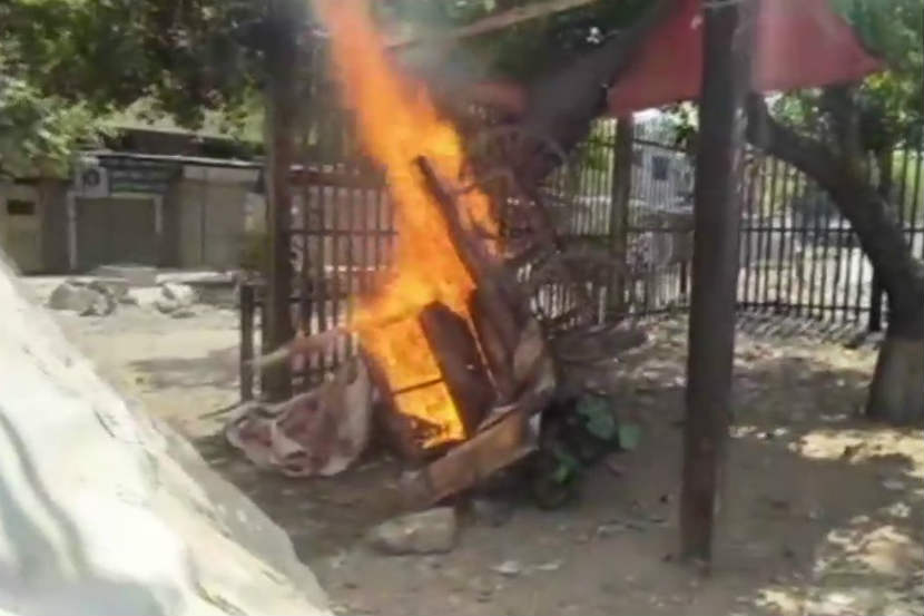 दलित अत्याचारविरोधी कायदा बोथट झाल्याप्रकरणी दलित संघटना आक्रमक झाल्या होत्या. उत्तर प्रदेशात ठिकठिकाणी हिंसक आंदोलने करण्यात आली.