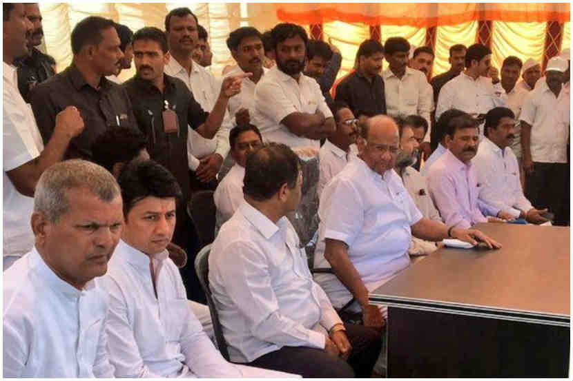 माजी केंद्रीय कृषी मंत्री आणि राष्ट्रवादी काँग्रेसचे राष्ट्रीय अध्यक्ष शरद पवार यांनी आज वॉटर कप स्पर्धेच्या निमित्ताने माण तालुक्यात नरवणे, वाघमोडेवाडी व खटाव तालुक्यातील मांडले आदी गावांचा दौरा केला. 